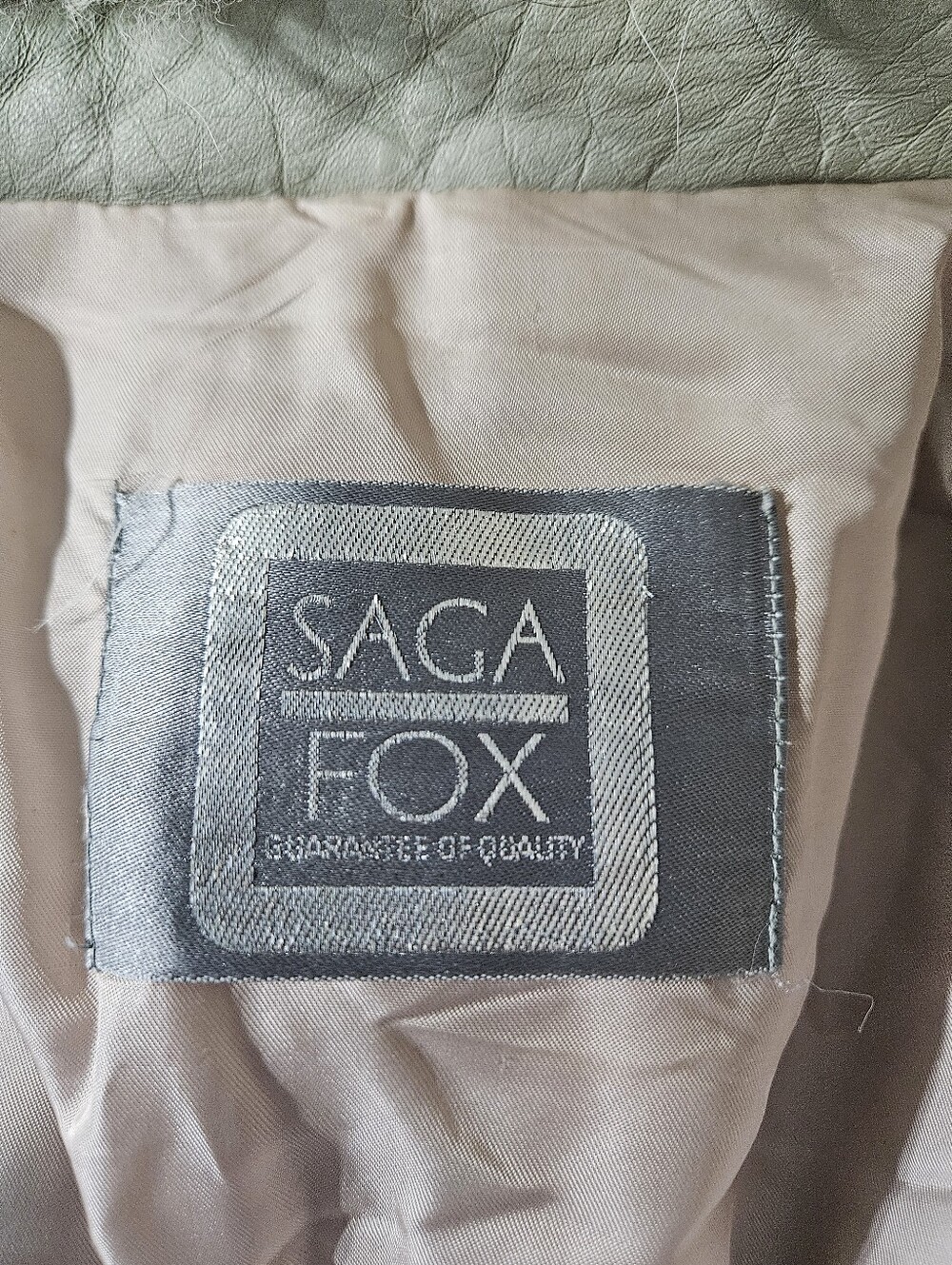 SAGA Fox 100% Authentic Fur Coat Large - Picture 9 of 11
